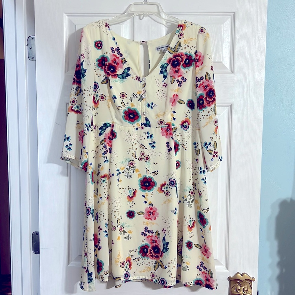 **SOLD**Women’s Spring Mini Dress 👗